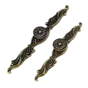 Poignée de tiroir classique élégante au design antique, installation facile, luxe léger, pour armoire de cuisine, commode, penderie, chambre à coucher, Vietnam - Product Image 1