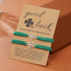 สร้อยข้อมือสีเขียววันเซนต์แพทริค ลายใบโคลเวอร์สี่แฉก ปรับขนาดได้ - Product Image 1