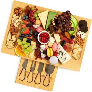 Plateau à fromage en bambou et ensemble de couteaux Pieds antidérapants Plateau de charcuterie Plateau de service avec poignée latérale Tiroir coulissant pour le <span class=keywords><strong>camping</strong></span> - Product Image 1
