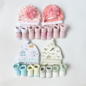 Venta al por mayor de bonitos gorros y calcetines neutros para recién nacidos, conjunto de gorro y calcetines para bebés recién nacidos, calcetines lisos para bebés - Product Image 2