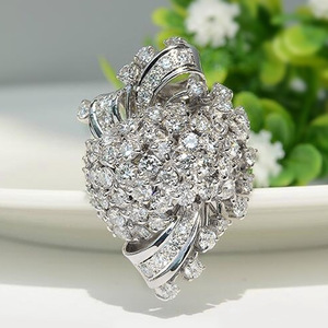 Anello con Design Geometrico a Stella, Stile Unico per Donne - Product Image 1