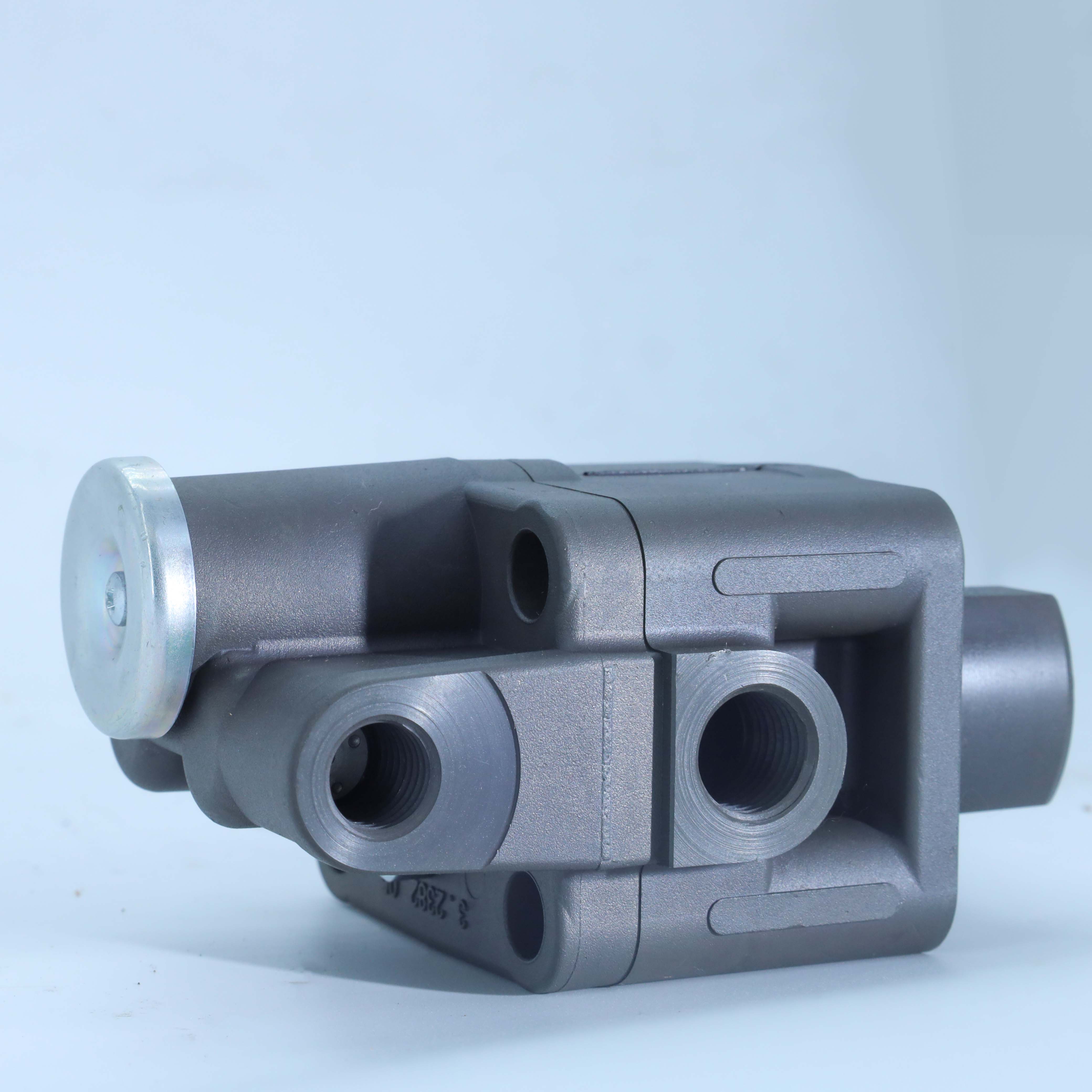 6038.202.043 ZF Gearbox Spare Part for HOWO, JAC, FAW Trucks