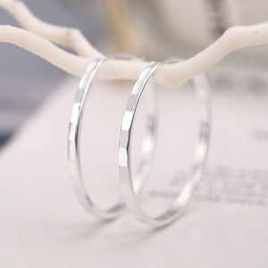 Boucles d'oreilles audacieuses pour femmes, design unique et délicat, bijoux tendance - Product Image 3