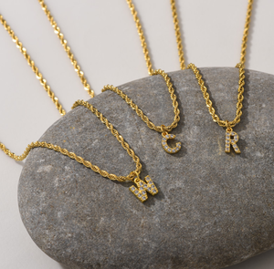 Colgante personalizado de circonia cúbica brillante para mujer, letra inicial de 26 letras CZ, A-Z del alfabeto, cadena, collar - Product Image 1
