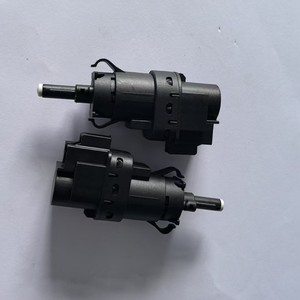 Interruptor de luz de freno 3M5T13480AC para Ford y Land Rover OE 1223097 LR032956 4832217 Pieza de repuesto nueva - Product Image 1