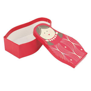Boîte cadeau rigide en forme de poupée matryoshka avec impression couleur intégrale, boîte en papier irrégulière unique pour l'emballage de chocolats et de bonbons - Product Image 2
