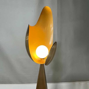 Lámpara de pie de diseño artístico con acabado dorado, fuente de luz LED, control de interruptor para sala de estar, hotel, club, decoración del hogar - Product Image 2
