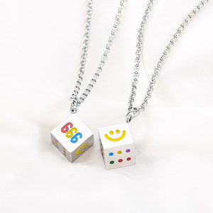 Collar de dados de acero inoxidable con números coloridos y colgante de cara sonriente para regalo - Product Image 1
