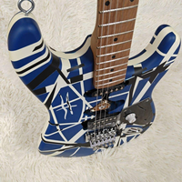 Guitare professionnelle bleue et rouge avec corps en tilleul rayé, manche en érable, touche en palissandre, micros H, et tremolo double verrouillable
