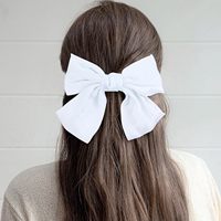 Vente en gros pince à ressort en tissu satiné de haute qualité pince à cheveux à grand nœud de couleur unie pour femmes accessoires de cheveux