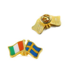 Vente en gros <span class=keywords><strong>d</strong></span>'épingles en métal croix personnalisée drapeaux de pays suédois irlandais insigne plaqué <span class=keywords><strong>or</strong></span> résine époxy drapeau épinglette avec <span class=keywords><strong>carte</strong></span> <span class=keywords><strong>d</strong></span>'emballage - Product Image 3
