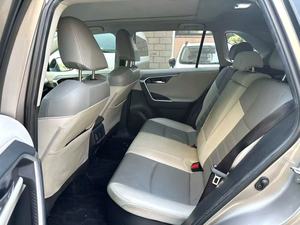 <span class=keywords><strong>Toyota</strong></span> <span class=keywords><strong>RAV4</strong></span> en Oferta, SUV de 5 Plazas, 163KW 221 Nm, Automático, Volante a la Izquierda, R18, Auto Usado con Interior Oscuro - Product Image 6