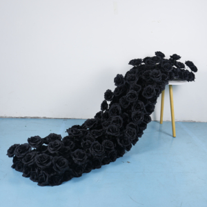 Guirnalda de Rosas Negras Artificiales, Arreglo Floral Oscuro para Bodas Góticas y Eventos Espeluznantes - Product Image 1