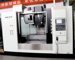 Centre d'usinage contrôleur Siemens Machine verticale <span class=keywords><strong>VMC</strong></span> Prix <span class=keywords><strong>de</strong></span> la fraiseuse CNC VMC1270 - Product Image 4