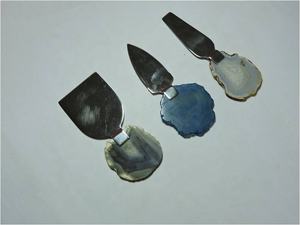 ชุดชีสเหล็กพร้อมด้ามจับทำจากหินอาเกตสีน้ำตาล ผลิตในอินเดีย / ชุดชีสดีไซน์โบราณ ชุดเครื่องครัว ของใช้ในบ้าน จานรองอาหาร - Product Image 4