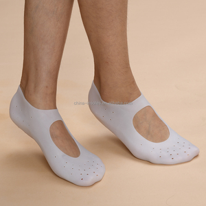 Callosités personnalisées protecteur de soins des pieds, chaussettes en silicone blanches, douces et respirantes, gel hydratant, chaussettes pour femmes - Product Image 1