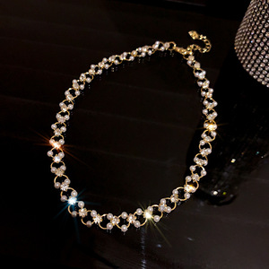 Collar <span class=keywords><strong>con</strong></span> diamantes <span class=keywords><strong>de</strong></span> imitación chapados en <span class=keywords><strong>oro</strong></span> <span class=keywords><strong>de</strong></span> 18K, Gargantilla corta <span class=keywords><strong>con</strong></span> perlas blancas brillantes, Y2K - Product Image 3