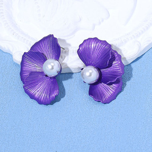 Vintage Fashion Baking Varnish Women Fairy Ear Jewelry Simple Sweet <strong>Fake</strong> Pearl <strong>Diamond</strong> Flower Stud <strong>Earrings</strong> for Girls - Product Image 3