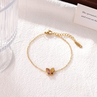 Bracelet à breloque papillon en acier inoxydable plaqué or 18 carats avec logo personnalisé, pierres de cristal colorées, chaîne réglable pour femmes