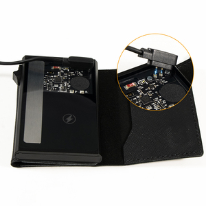 Casekey Saffiano - Tarjetero de Cuero Genuino con Sistema Pop-up, Billetera Delgada e Inteligente para Hombre con Localizador - Product Image 4