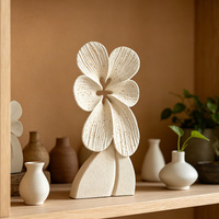 Sculpture en résine moderne à thème floral avec oiseaux, cadeau d'inauguration d'intérieur artistique haut de gamme ; Artisanat semi-fait main