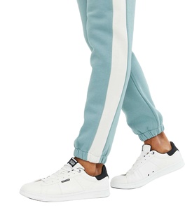 Pantalon de jogging bleu à rayures latérales pour homme Mélange doux de coton et d'élasthanne avec tissu anti-rides et poches Service OEM - Product Image 3