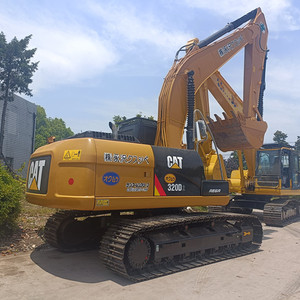 Excavatrice sur chenilles CAT 320D2 de 20 tonnes avec godet de 1m³ de capacité, modèle 2023 en stock, prix bas, occasion. - Product Image 1