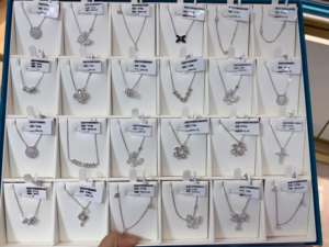 Venta Directa de Fábrica al Por Mayor Collar para Mujer Surtido Colgante de Moda al Mayoreo - Product Image 3