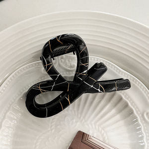 2025 женский аксессуар для волос с акулой, большой пластиковый зажим в форме банта для девочек, универсальный и стильный держатель для вьющихся волос - Product Image 6