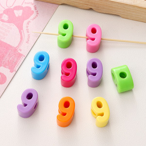 Perline in Acrilico con Foro Grande a Forma di Numeri e Lettere, Accessori Fai-da-Te per Braccialetti e Catenelle per Telefono - Product Image 6