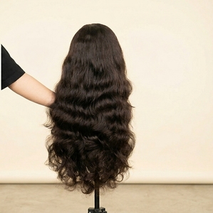 Perruque en cheveux naturels pour femmes, vente en gros, fournisseur de perruques, usine OEM, perruque longue à ondulations lâches, aspect naturel, longue et ondulée - Product Image 1