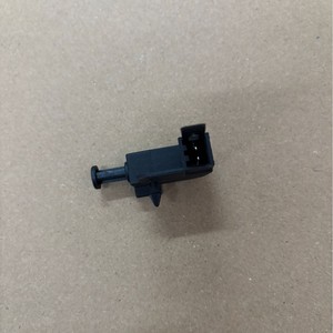 สวิตช์ไฟเบรกโฟล์คสวาเก้น 1H0947561A สำหรับอะไหล่ซ่อมรถยนต์ - Product Image 2