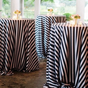 <span class=keywords><strong>Elegante</strong></span> Tovaglia Rotonda in Poliestere a Righe Verticali, <span class=keywords><strong>Copritavolo</strong></span> a Strisce Bianche e Nere per Matrimoni, Banchetti, Feste ed Eventi a Noleggio - Product Image 1