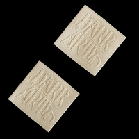 Fabricant d'étiquettes de vêtements tissées souples à haute densité personnalisées étiquettes de cou de couture marque de vêtement étiquette tissée Beige damassé pour vêtements