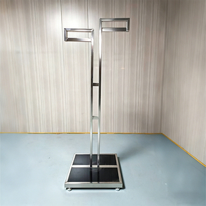 Support de présentation de vêtements en métal robuste au design minimaliste avec base en marbre pour l'aménagement de magasins de détail - Product Image 3