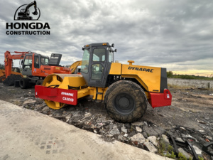 Dynapac CA 301D ลูกกลิ้งถนนแบบดรัมเดี่ยวลูกกลิ้งสั่นสะเทือนอุปกรณ์ก่อสร้าง - Product Image 4