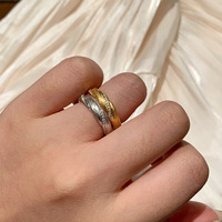Bague pour femme en or 18 carats plaqué or, style chinois, torsadée, brossée, incrustée de zircon, simple, polyvalente et tendance, vente en gros d'usine