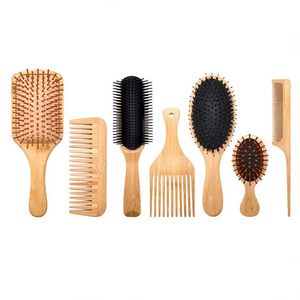 <span class=keywords><strong>Brosse</strong></span> à cheveux ronde en poils <span class=keywords><strong>de</strong></span> <span class=keywords><strong>sanglier</strong></span> doux naturels respectueux <span class=keywords><strong>de</strong></span> l'environnement Peigne <span class=keywords><strong>de</strong></span> massage en bambou en bois organique sain <span class=keywords><strong>Brosse</strong></span> à cheveux à manche en bois - Product Image 1