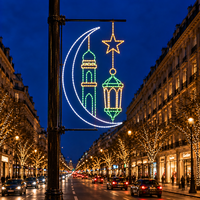 Halbmond-Stern Hängelaterne Vertikales Design LED-Lichterkette Aluminiumrahmen Ramadan-Stangenmotiv-Licht für Kommunale Dekorationsarbeiten