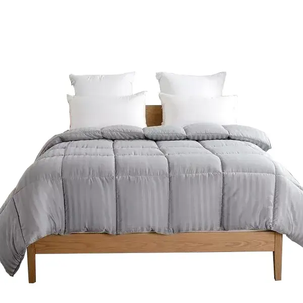 Chất lượng cao tùy chỉnh siêu mềm Nhà Polyester Comforter màu rắn beddings Quilt / Duvet cho khách sạn