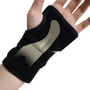 <span class=keywords><strong>Splint</strong></span> pergelangan tangan ortopedi dapat disesuaikan bersirkulasi penjepit pergelangan tangan dan bidai jempol untuk mendukung keseleo patah tangan - Product Image 2