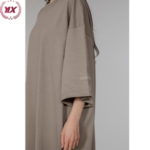 Nuovi <span class=keywords><strong>abiti</strong></span> Casual da <span class=keywords><strong>donna</strong></span> Oversize in stile dopamina in cotone 100% Maglietta larga con Logo personalizzato taglie forti da <span class=keywords><strong>donna</strong></span> - Product Image 3