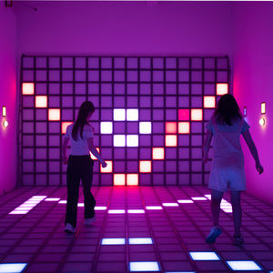 Piastrelle LED Interattive Pixfi Games 30x30 Sensibili alla Pressione per il <span class=keywords><strong>Gioco</strong></span> 'Il Pavimento è Lava' e 'Active Grid' - Product Image 6