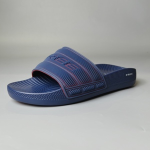 Nieuwe modieuze trendy veelzijdige zachte logo gestreepte buitenslippers met antislip schokabsorberende zool voor thuis en woon-werkverkeer, comfortabele slippers - Product Image 3