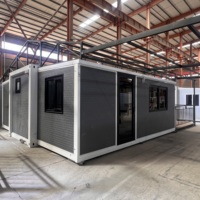 Maison conteneur préfabriquée mobile extensible de 20FT 40FT avec 3 chambres et un balcon pour bureau