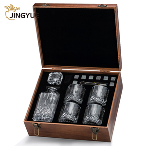 Ensemble de carafe à whisky en cristal de qualité supérieure et 4 verres à whisky à l'ancienne avec 8 pierres à whisky pour cadeau pour père, mère, mari - Product Image 2