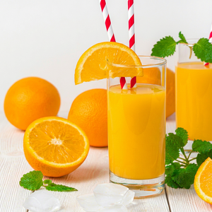 Bebida de Zumo de Naranja Cítrica Fresca a Granel 100% Sin Concentrado con Adorno de Paja - Product Image 1