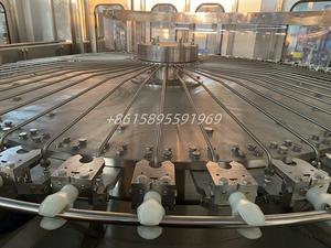 <span class=keywords><strong>Machine</strong></span> de remplissage automatique d'<span class=keywords><strong>eau</strong></span> pétillante 3-en-1 Ligne complète de production de boissons Engrenage Machines d'emballage d'<span class=keywords><strong>eau</strong></span> <span class=keywords><strong>gazeuse</strong></span> au meilleur prix - Product Image 2
