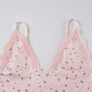 طقم ملابس نوم مخصص حسب الطلب، تصميم أنيق بحواف دانتيل وطباعة زهور، قميص بحمالات رفيعة وشورت، طقم بيجامة من قطعتين للنساء والسيدات لحفلات النوم - Product Image 4