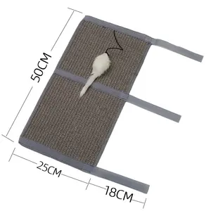 带玩具家居家具桌椅沙发腿保护器的猫抓垫